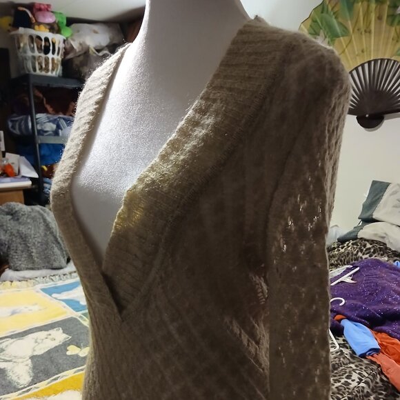 Ann Taylor Loft Women's Size Small Cream Gold Long Sleeve Deep V Neck Sweater - Picture 13 of 13